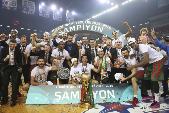 KARŞIYAKA ŞAMPİYONLUĞU KUTLUYOR