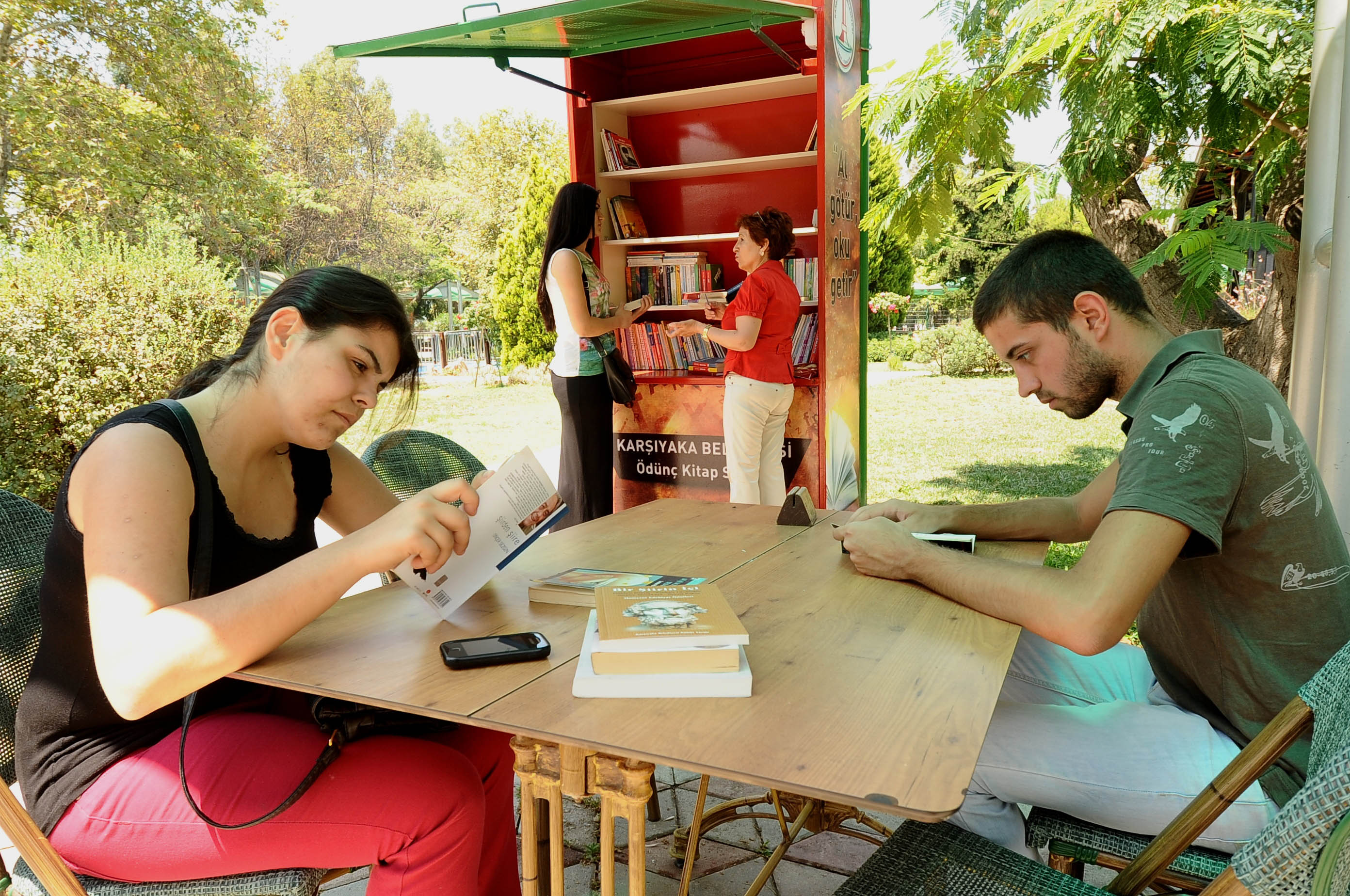 Karşıyaka’da dev kitap dayanışması