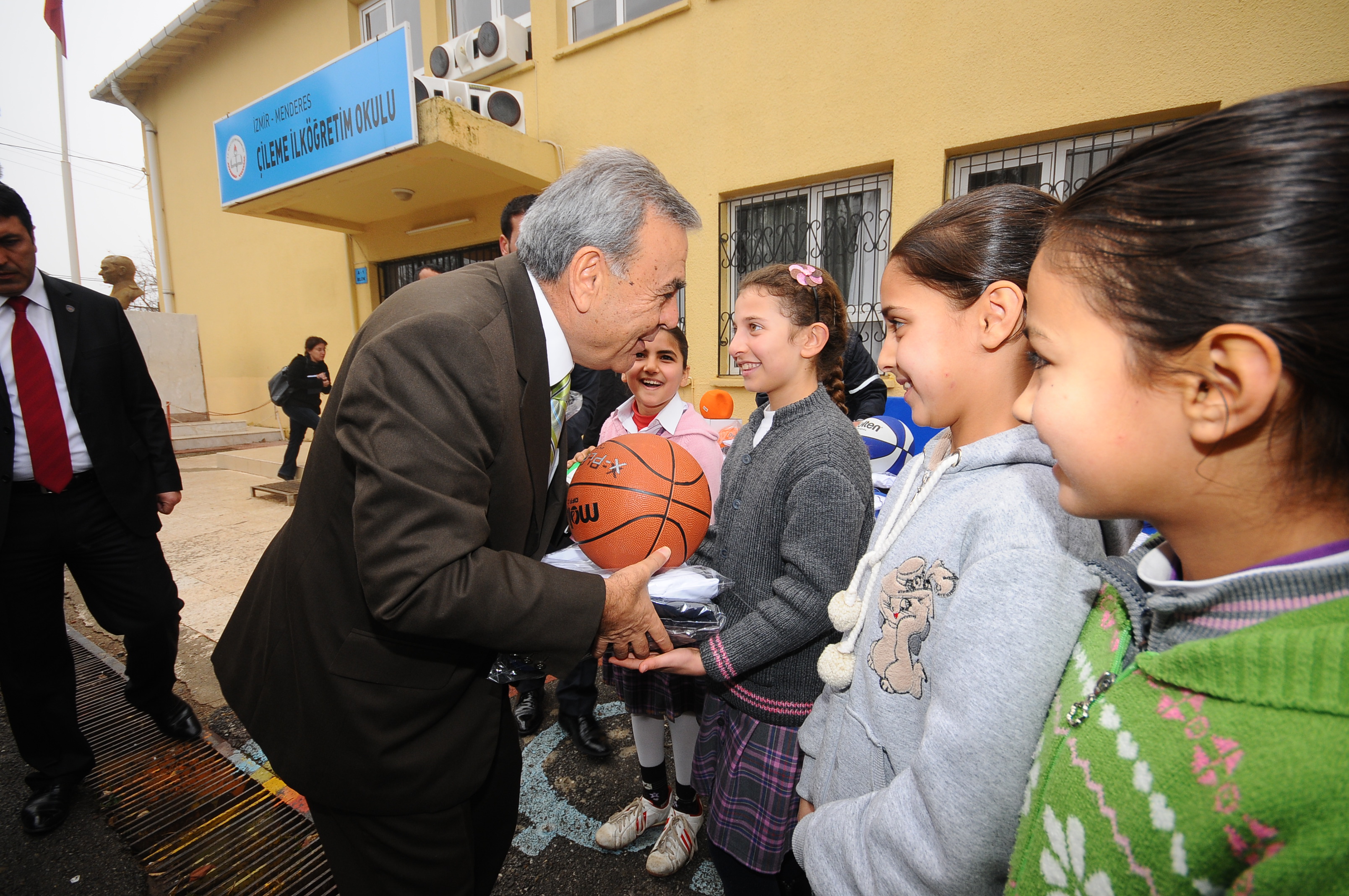 Büyükşehir’den devlet okullarına “spor desteği” geliyor