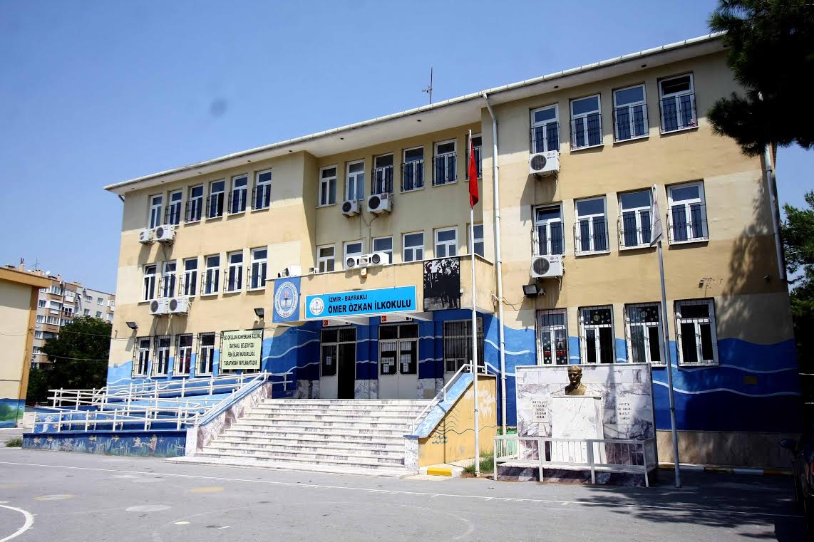 Bayraklı’da okullar “elden” geçiyor!