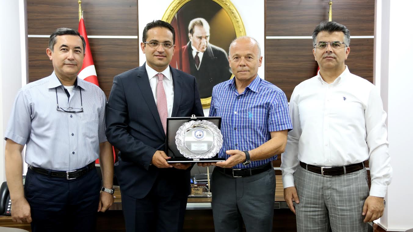 Akademisyenlerden Başkan Atila’ya plaketli teşekkür