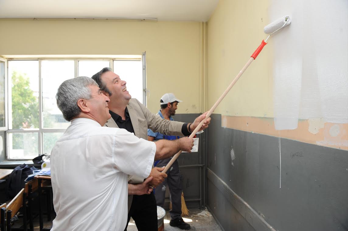 İlk fırça Başkan Piriştina’dan