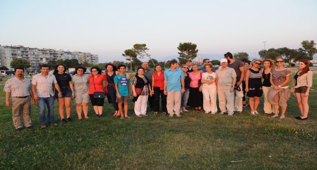 SİYASETE ARA, SANATA DEVAM