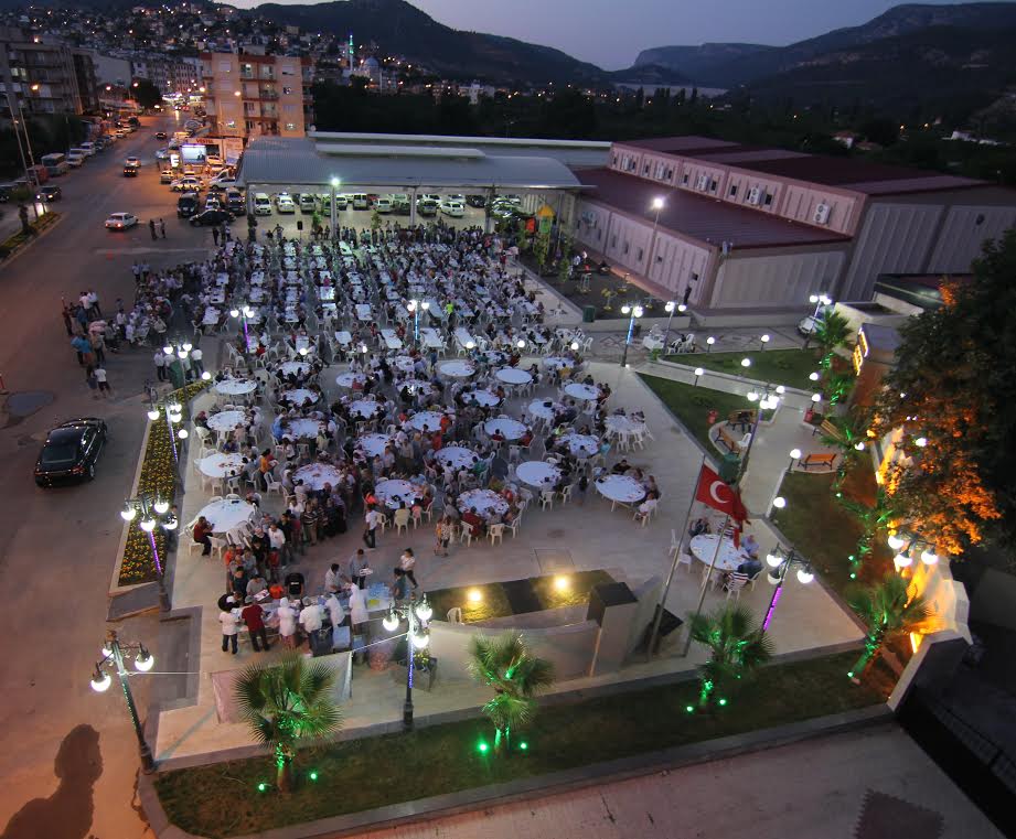 İftar Sofrası Gümüldür’de Kuruldu