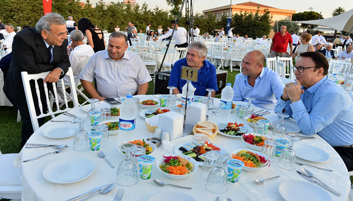 Başkan Aziz Kocaoğlu,  meclis üyeleriyle iftarda buluştu