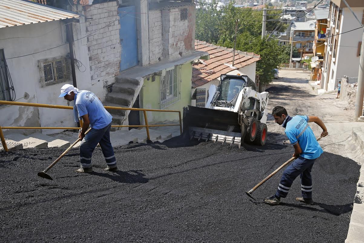Konak’ta yollar güzelleşiyor