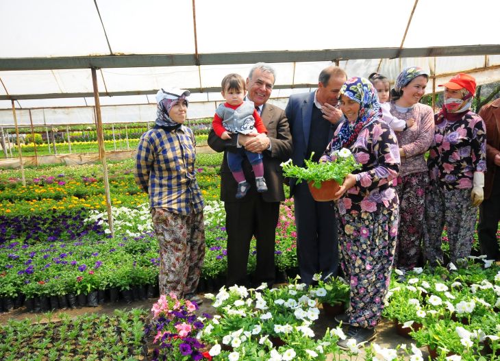 Çiçek üreticisine “mis gibi” haber