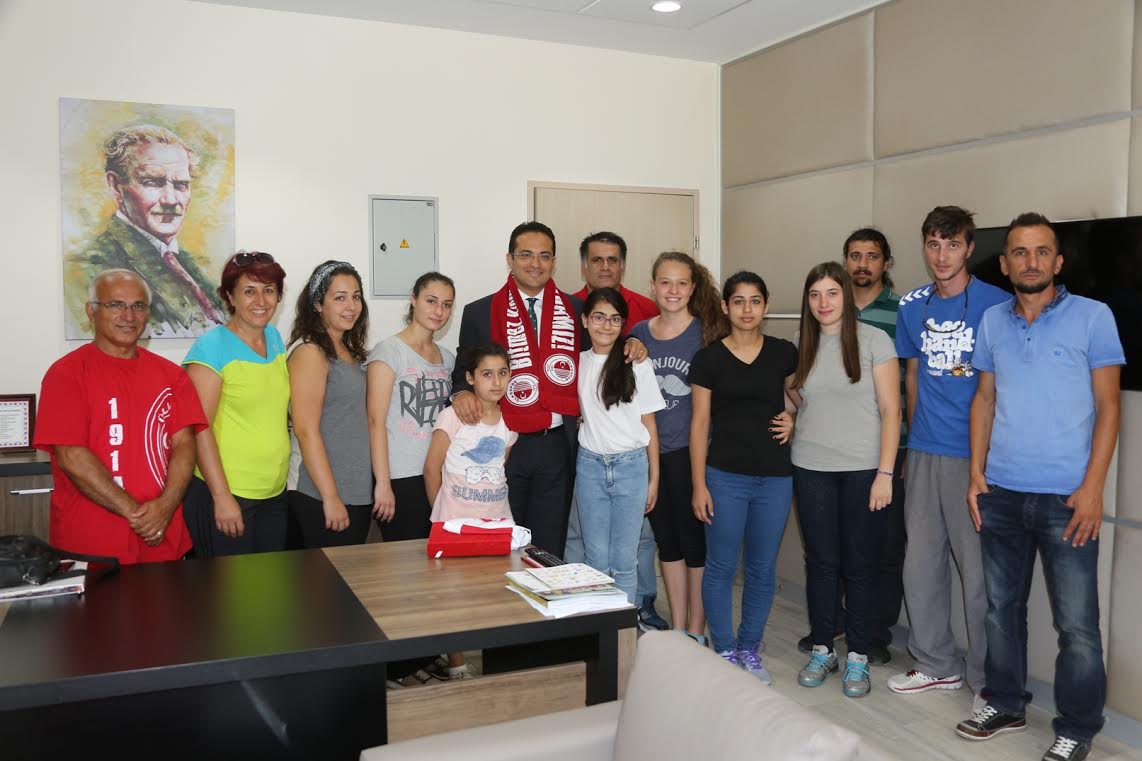 Spora desteğe plaketli teşekkür