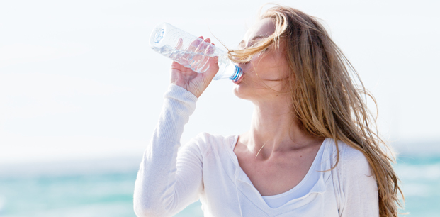 Yazın Böbrek Sağlığı İçin Su Tüketimine Ve Beslenmeye Dikkat Edilmeli