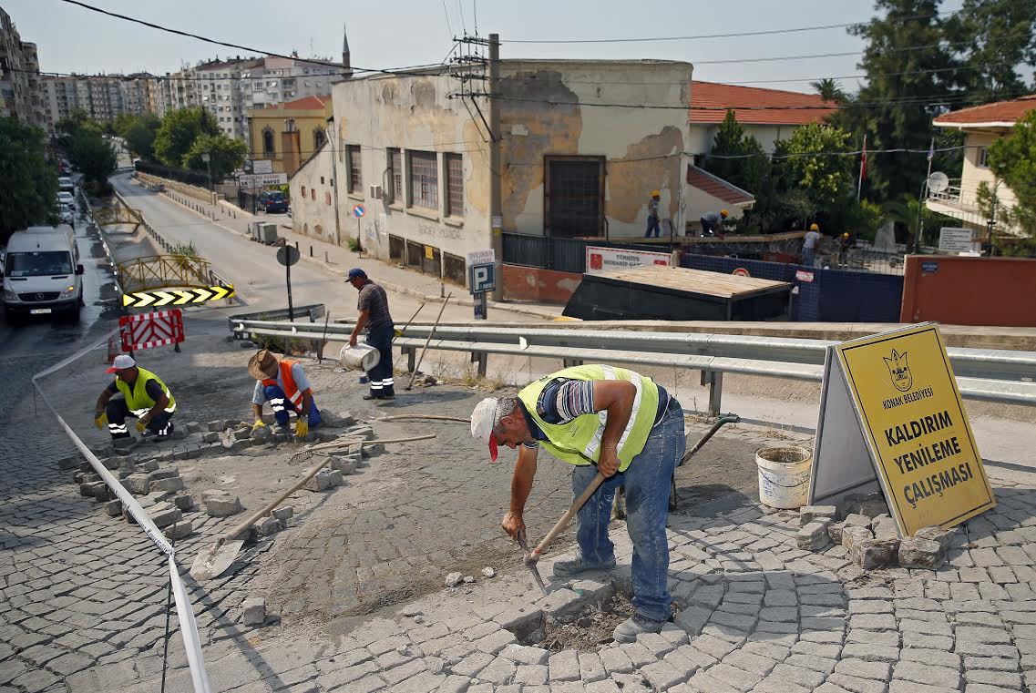 Konak’ta bozuk yollara jet bakım