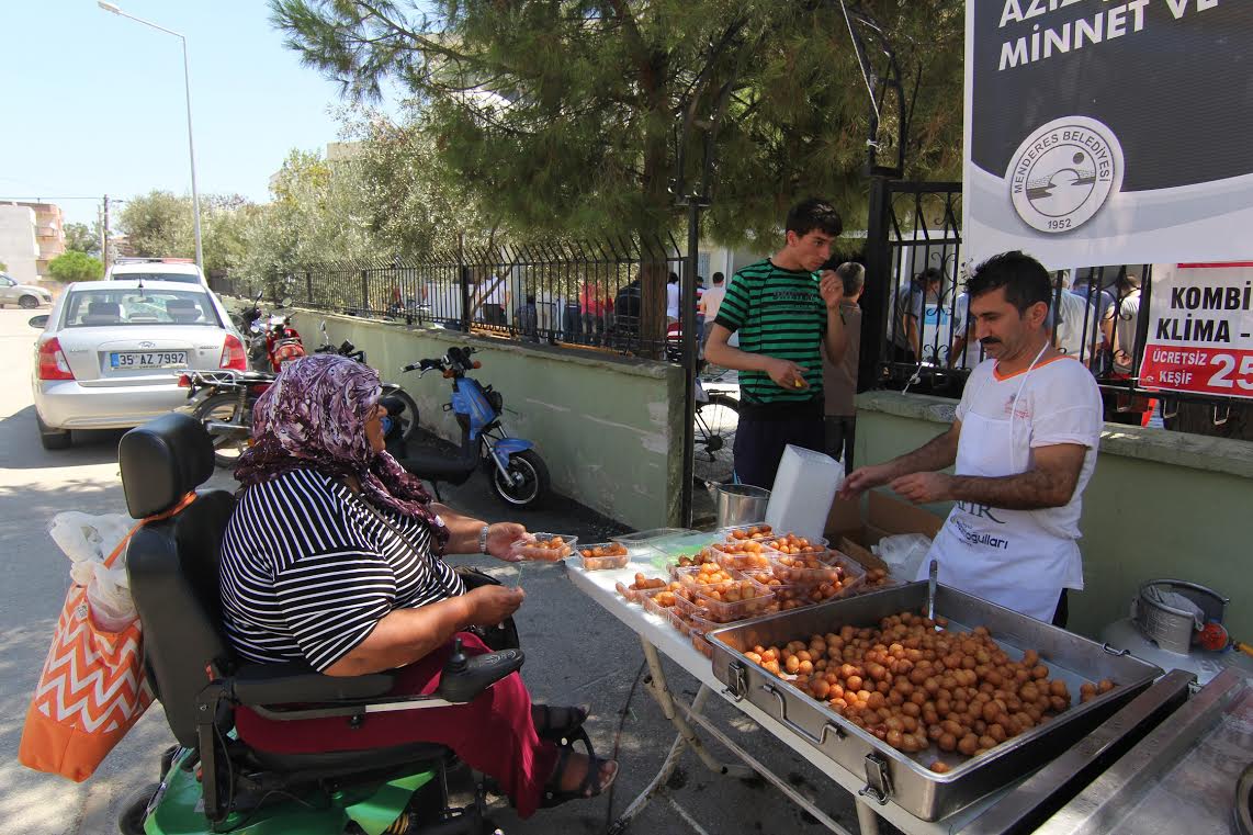 Şehitler İçin Lokma Döktürüldü