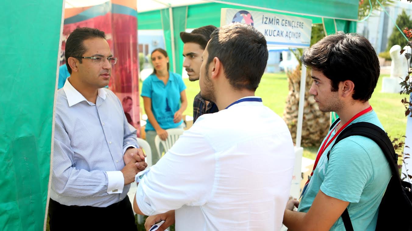 Üniversiteli öğrencilerden Dost Kart’a büyük ilgi