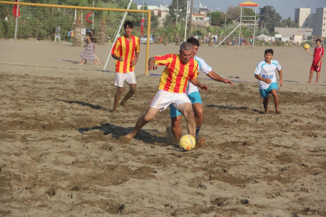 Gümüldür’de Plaj Futbol Şöleni