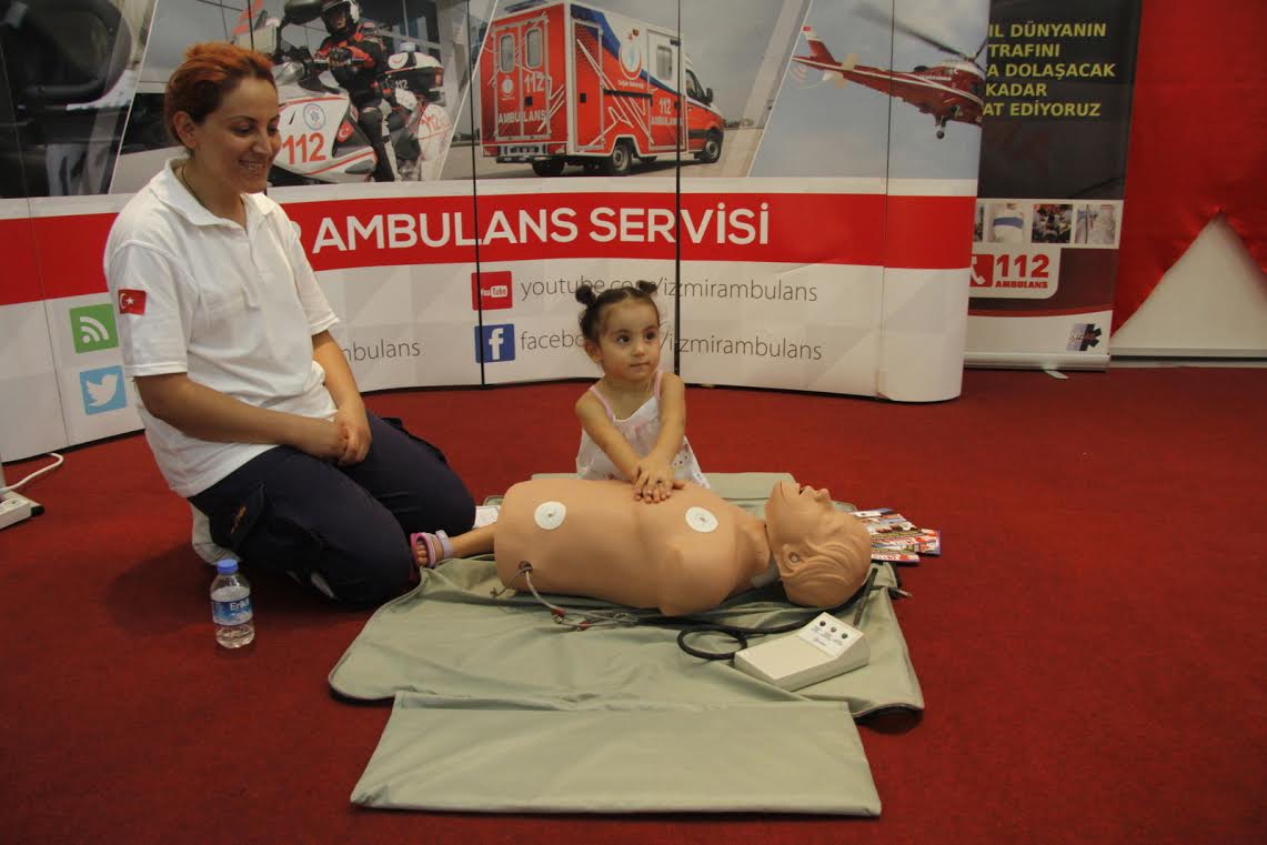 Fuarda Ambulanslar Sağlık Sokağı'nda