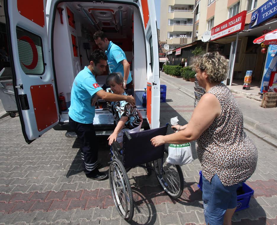 Bayraklı Belediyesi’nin ücretsiz ambulans hizmetine yoğun ilgi!