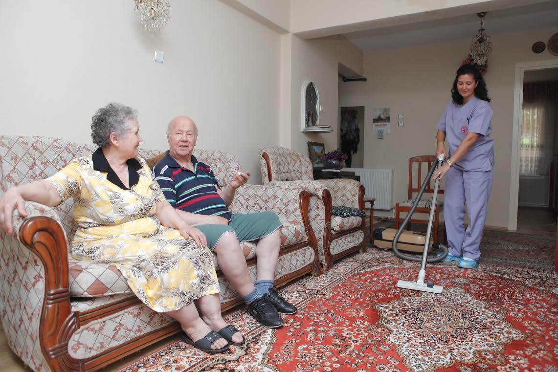 Bornova’da ihtiyacı olan yaşlılara belediye güvencesi