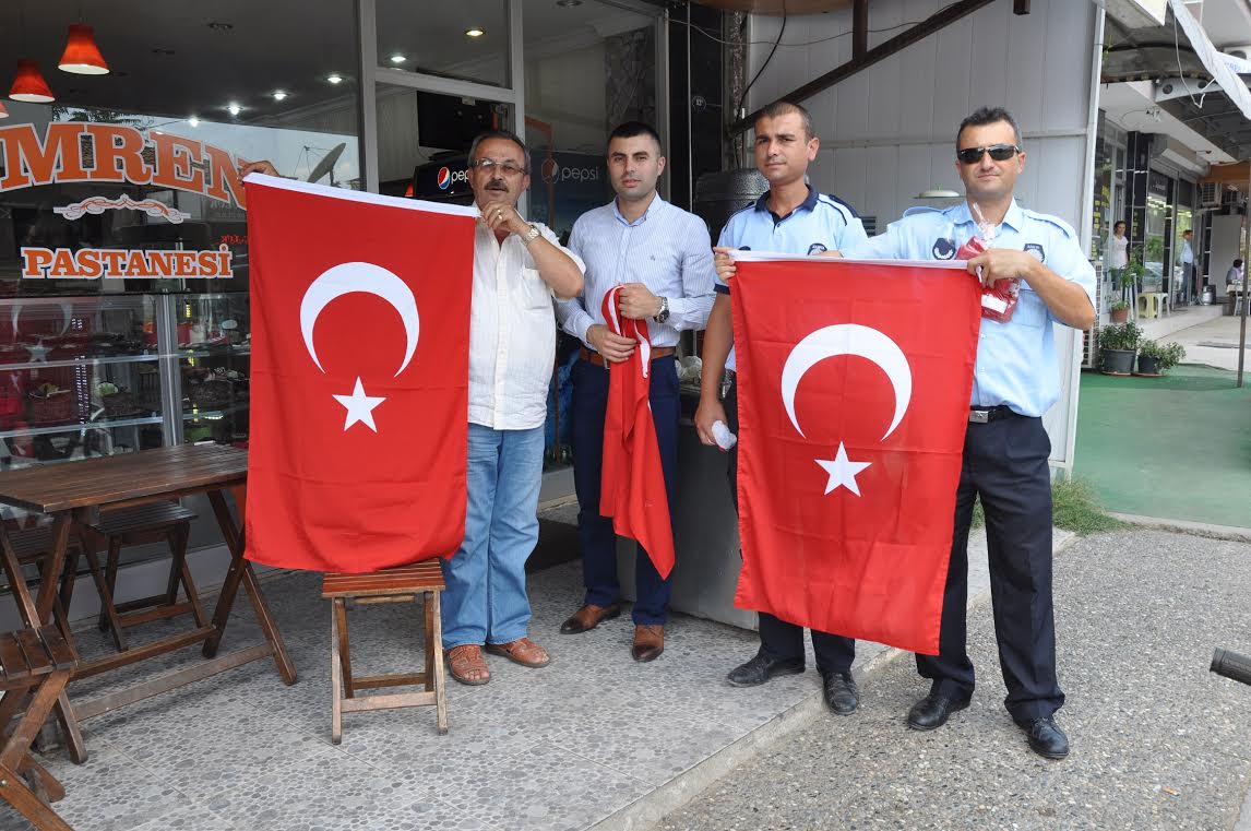 Menderes’te Her Yer Al Bayrak
