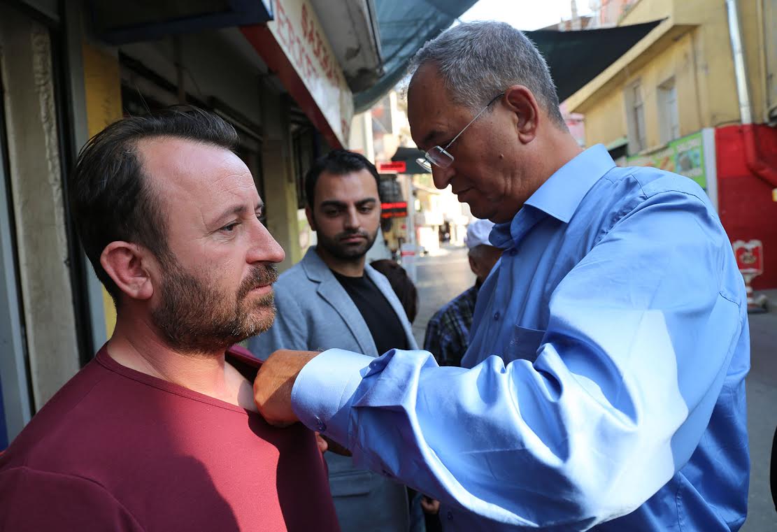 MHP’li esnafa CHP rozeti