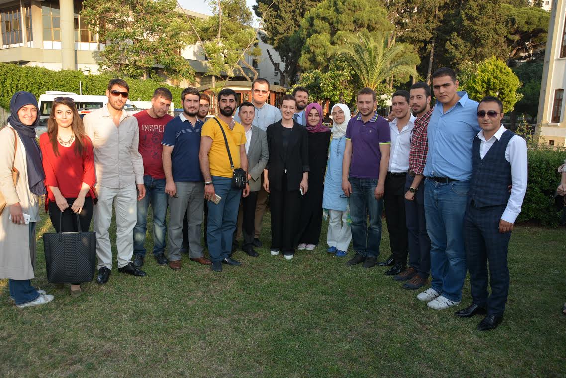 GENÇLERİMİZ SİYASET, EKONOMİK VE SOSYAL HAYATTA DAHA GÜÇLÜ!