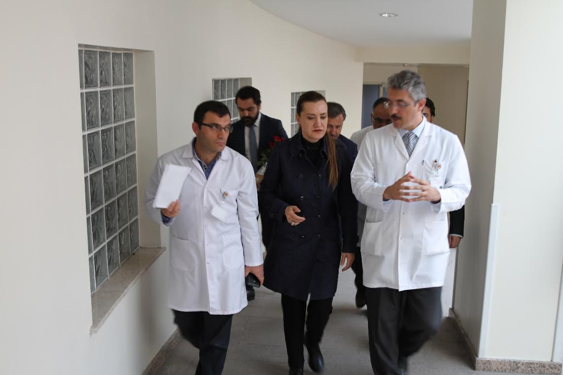 ANKARA’DAKİ TERÖR SALDIRISINDA YARALANANLARI ZİYARET…