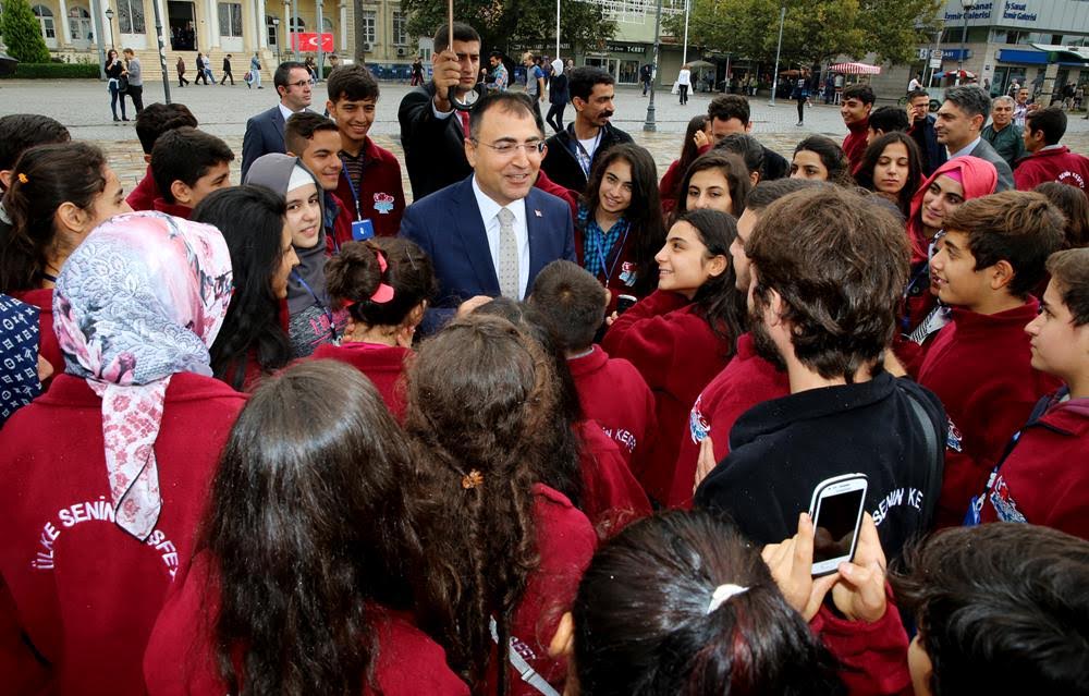 Vali Toprak, Diyarbakır’dan İzmir’e Gelen Öğrencilerle Buluştu