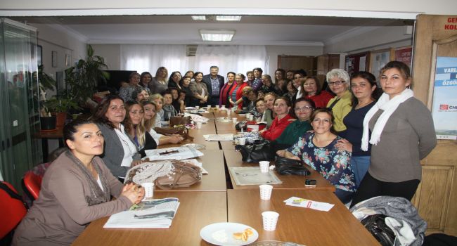 CHP’li Sındır: “Kadınlarımıza minnettarız!”
