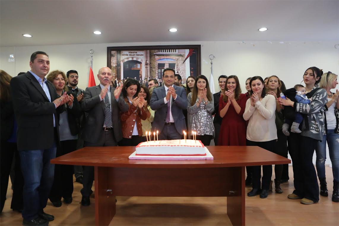 Başkan Atila’dan öğretmenlere karanfilli kutlama