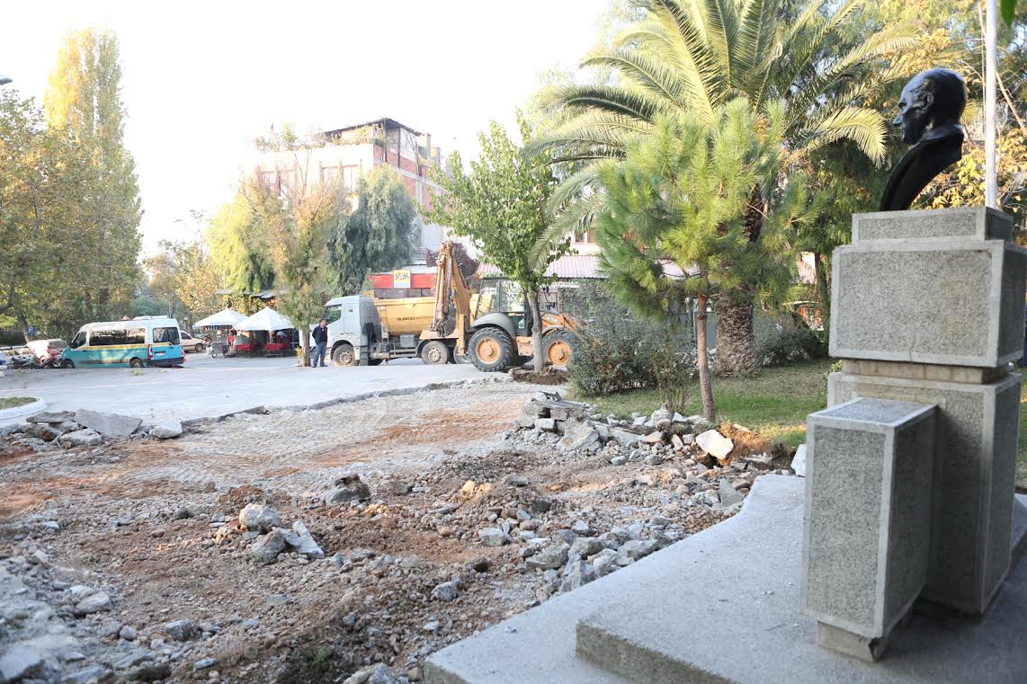 Pınarbaşı Cumhuriyet Meydanı yenileniyor
