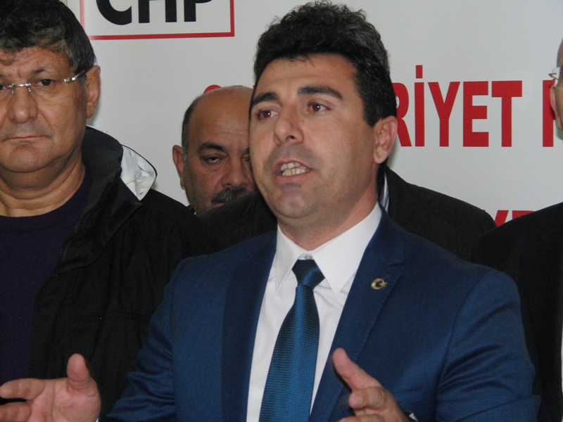 Parti için Belediyeyi bıraktı!