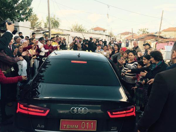 Ve kırmızı plaka Roman çadırında!