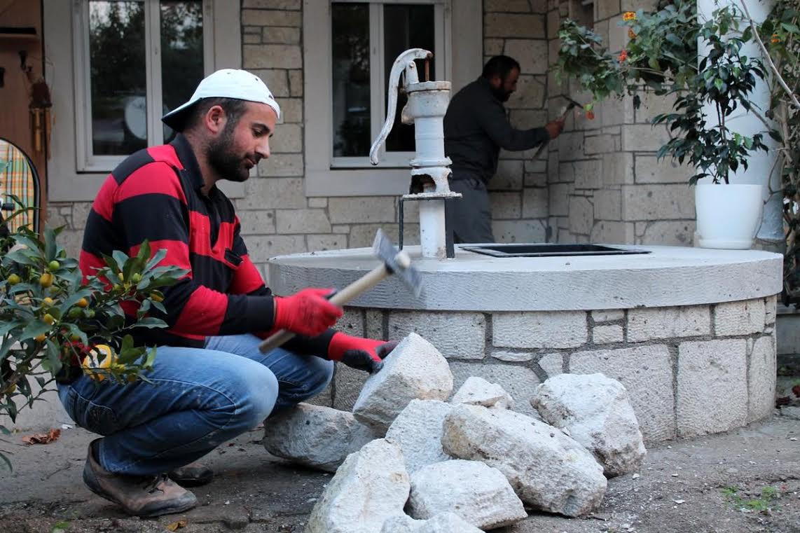 Alaçatı’da taş ustalığı ayrı bir iş dalı haline geldi