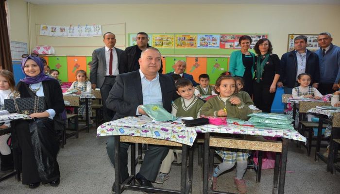 Ödemiş Belediyesi Çocuk Hakları Günü'nde öğrencilerle biraraya geldi