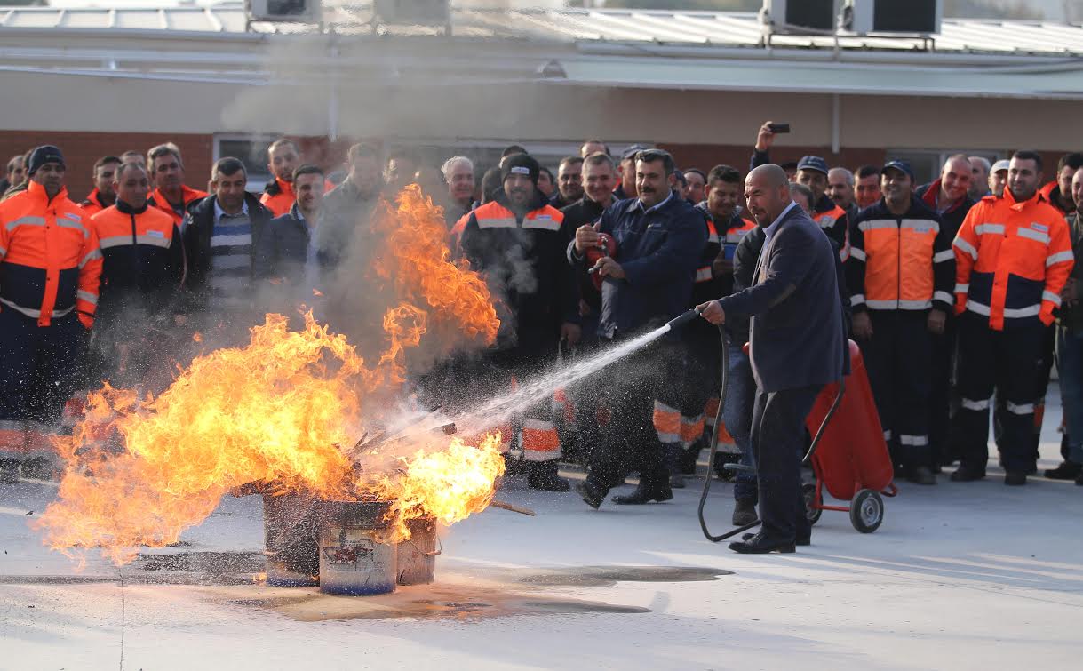 Yangına müdahale tekniklerini öğrendiler