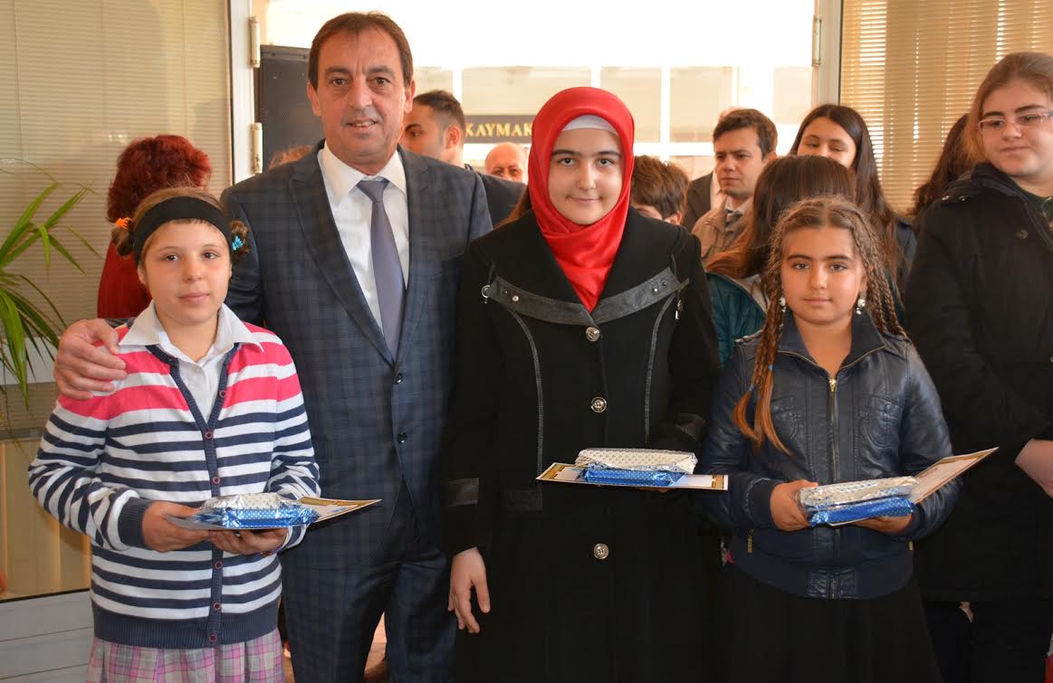BERGAMA’DA İNSAN HAKLARI GÜNÜ VE HAFTASI KUTLANDI