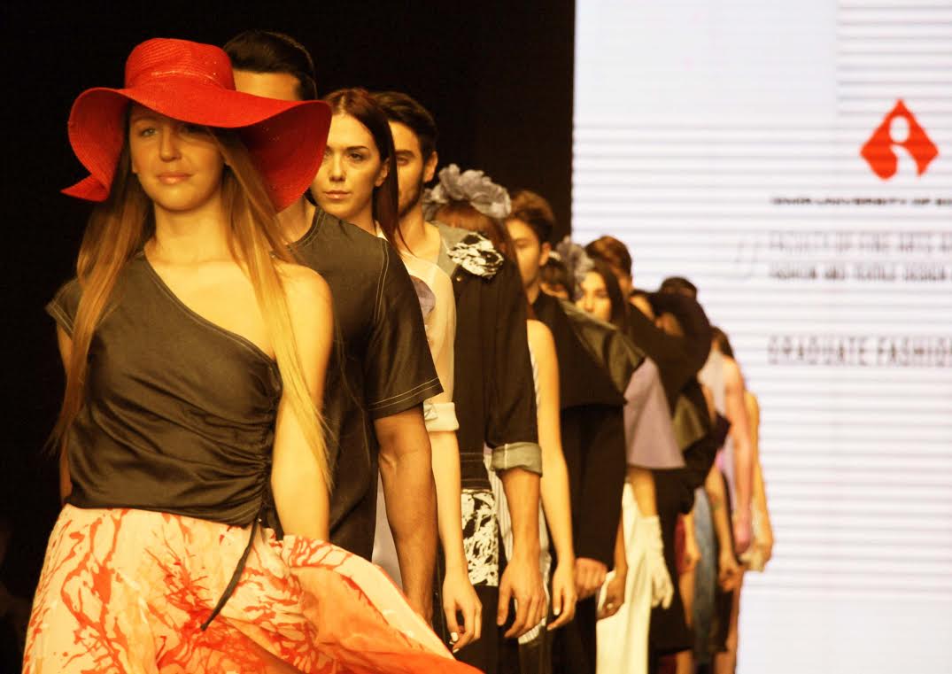 İzmir Fashion Week’e muhteşem açılış