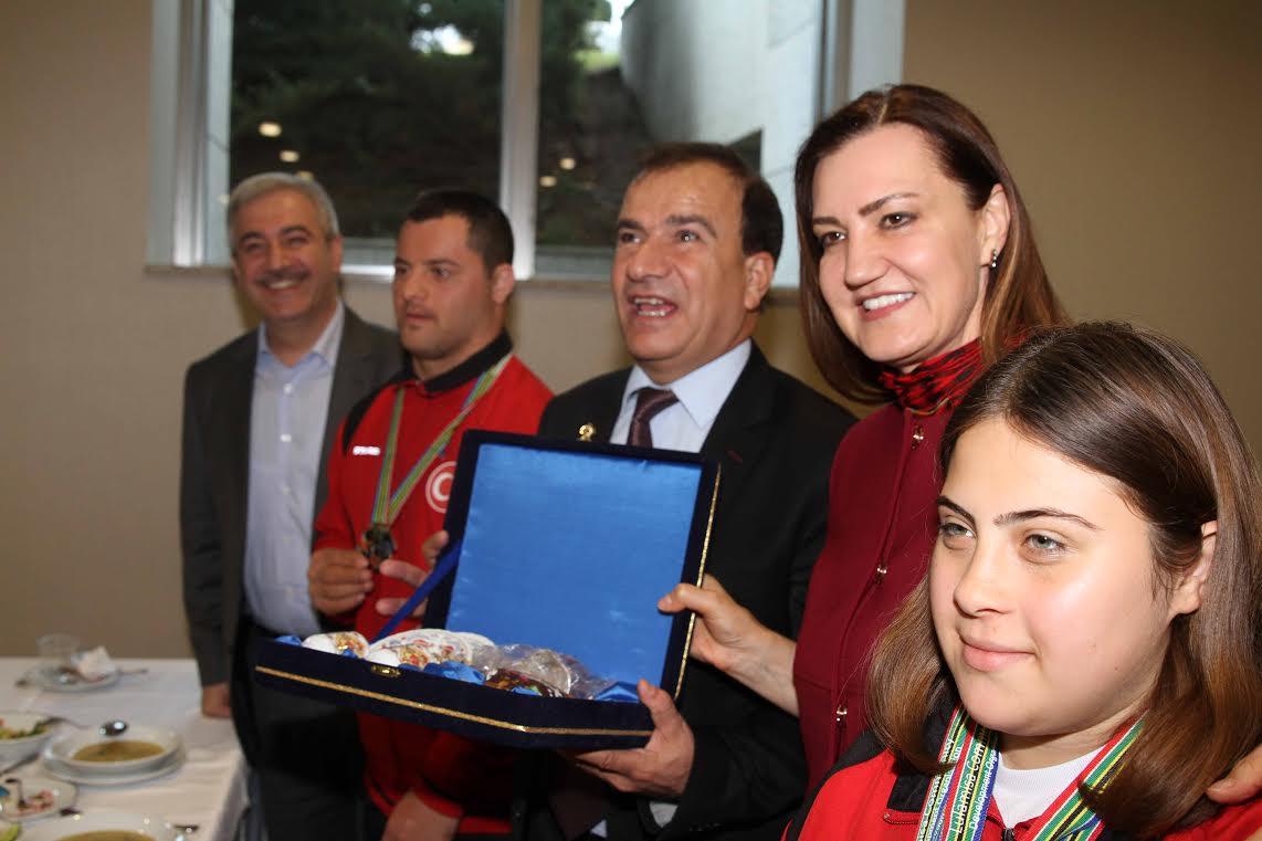 Hotar, “AK Parti ülkenin tüm sorunları önceleyerek gündeme almıştır”