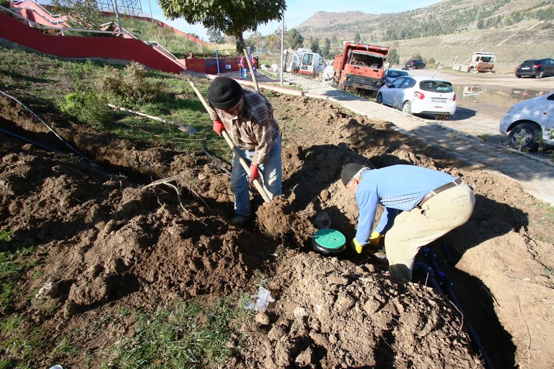 Bayraklı’da yağmurlama sulama devri