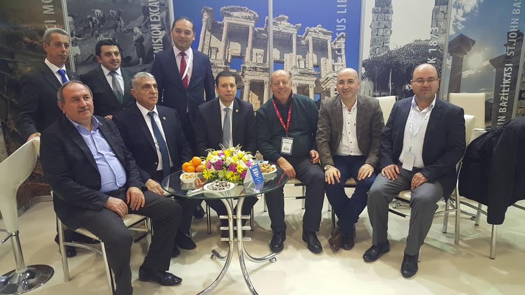 AK Parti İzmir Milletvekillerinden fuar çıkarması