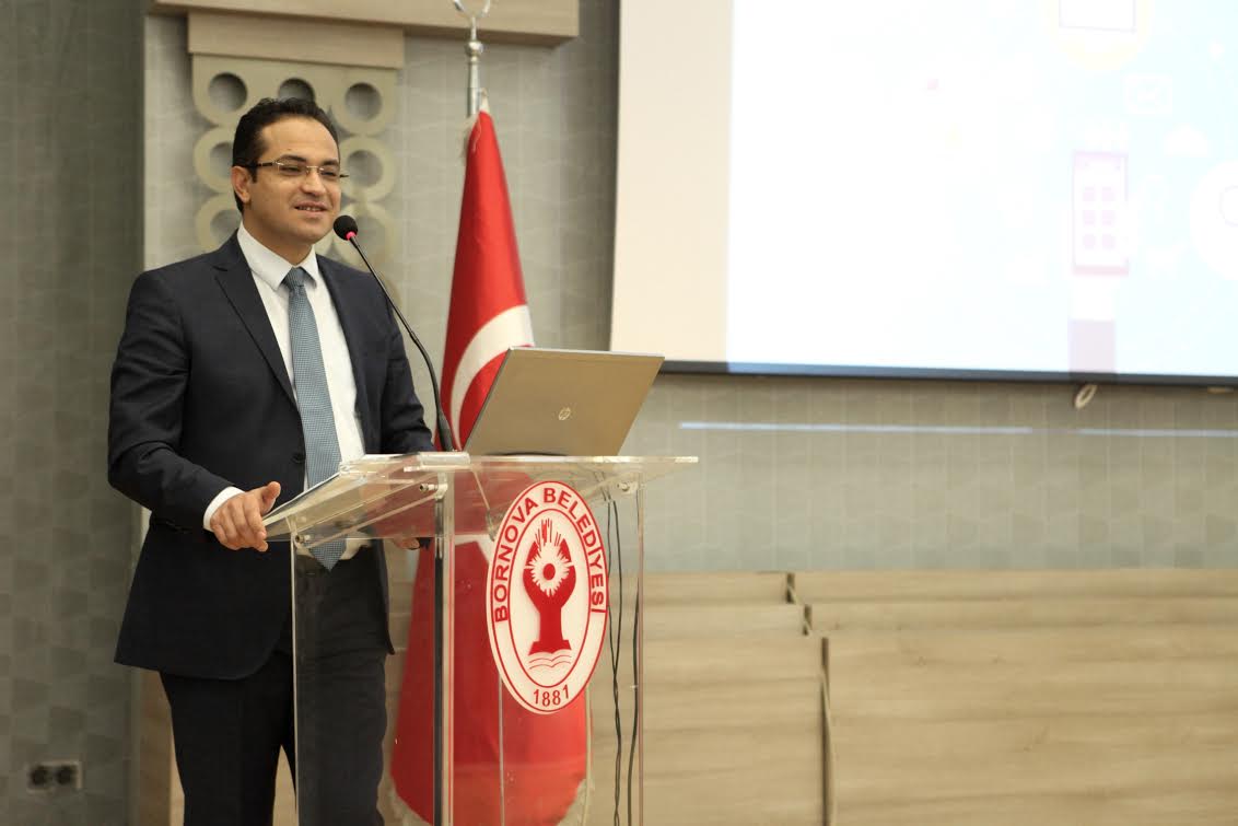 Bornova’da vatandaşa belediyeye gelmeden hizmet alma imkanı