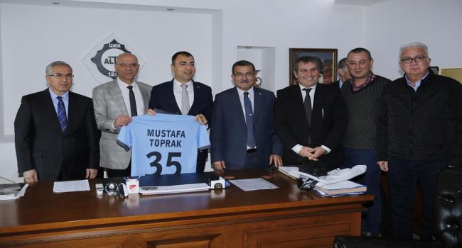 Vali Toprak, Altay Futbol Kulübünü Ziyaret Etti