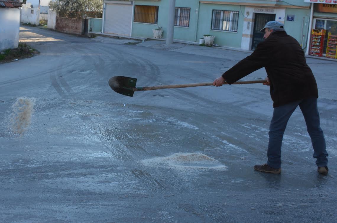 Dikili’de buzlanmaya geçit yok