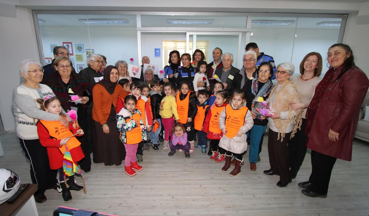 Miniklerden Ata Evi’ne sürpriz ziyaret