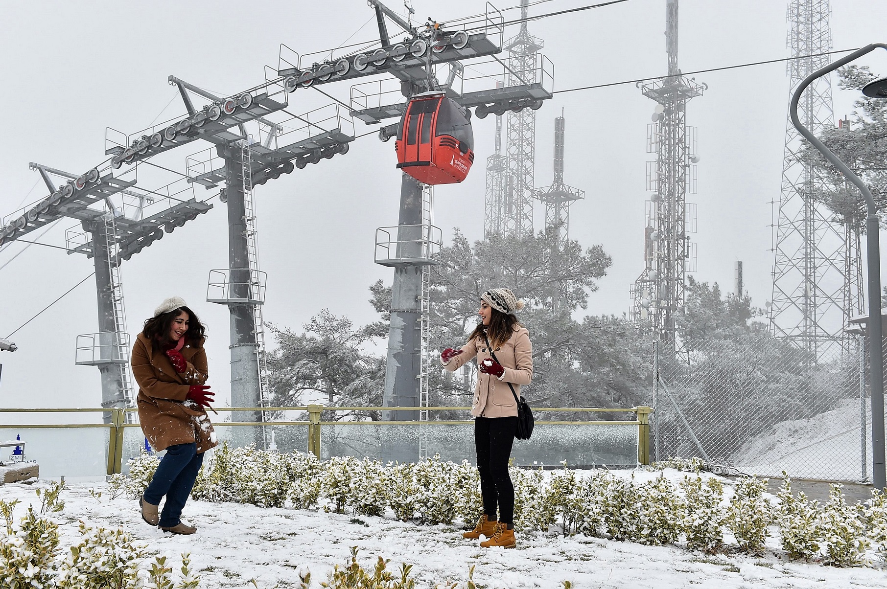 Başka olur Teleferik’te kar keyfi