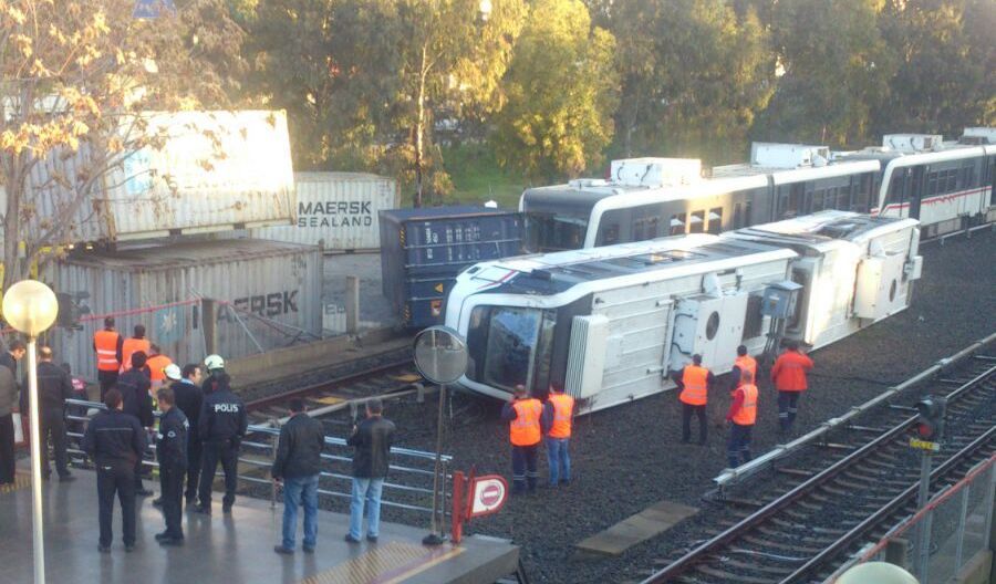 İzmir metrosunda kaza