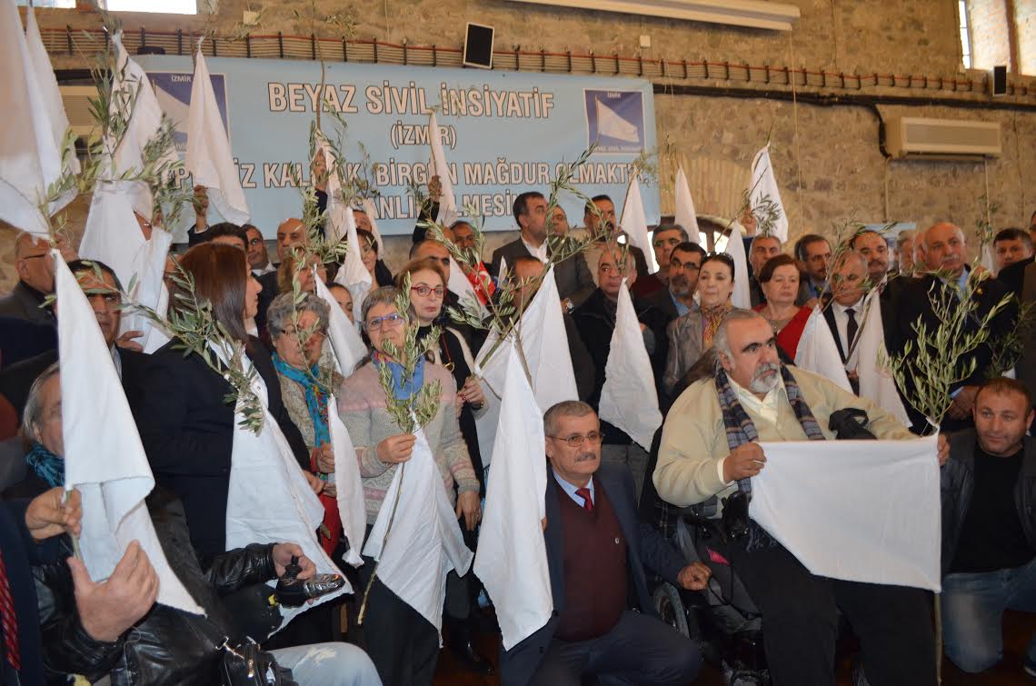 Beyaz Bayraklarla Barış Çağrısı