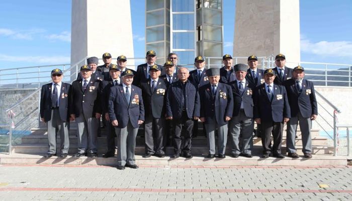 Atatürk yolundan ayrılmamalıyız