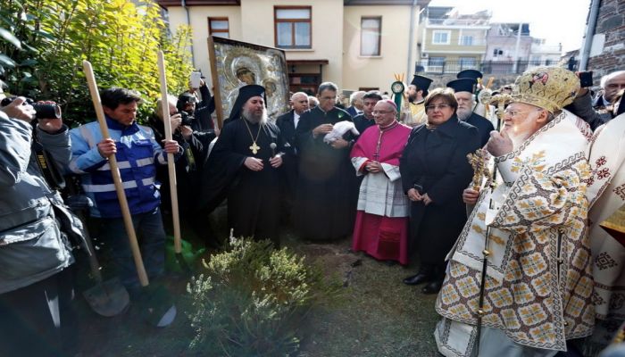 Ortodokslar Konak'ta buluştu