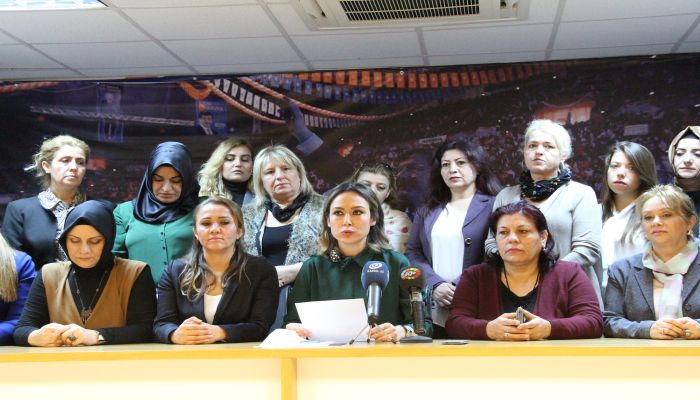 Ak Parti İzmir Kadın Kolları Hocalı Katliamını andı