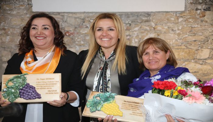 KADINLAR URLA’DA 8 MART İÇİN BİR ARAYA GELDİ