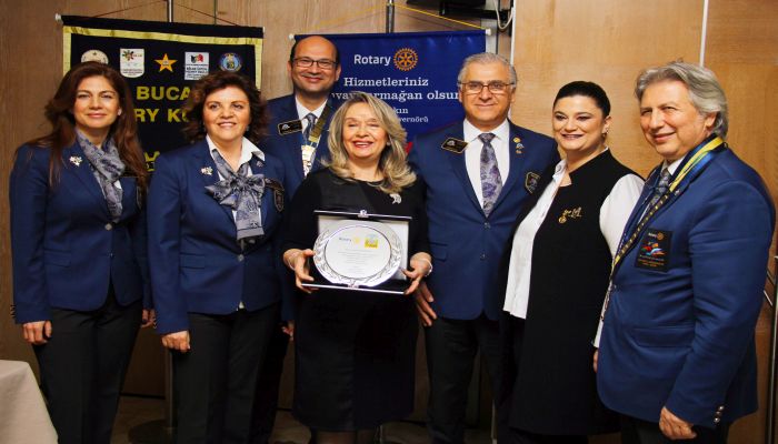 Buca Rotary’den Candan Çilingiroğlu’na ödül